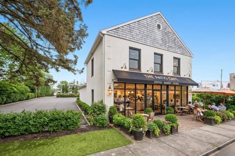 Freestanding Retail Building with Parking
