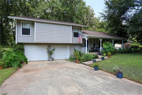 Renovated Woodstock Home with Tenant