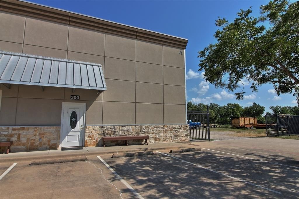 Flexible Commercial Suite in Wylie