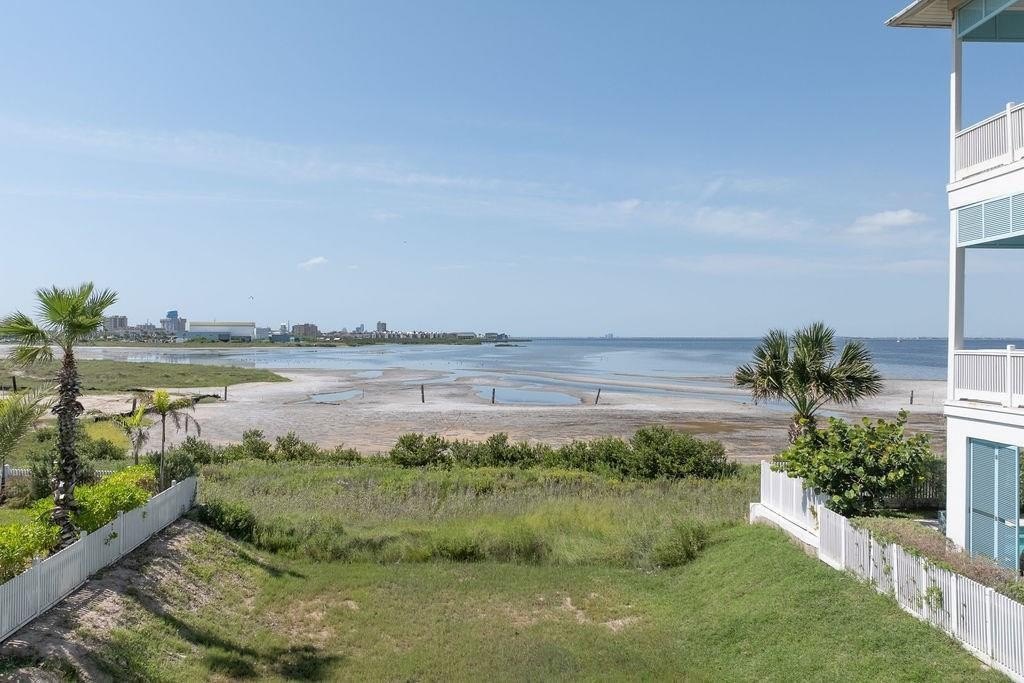 Bay-Frontage Land Opportunity in Texas