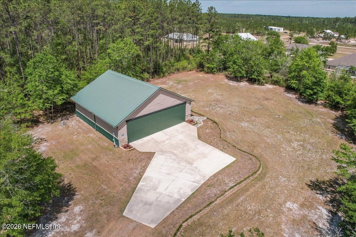 Fly-In Community Hangar with Lot