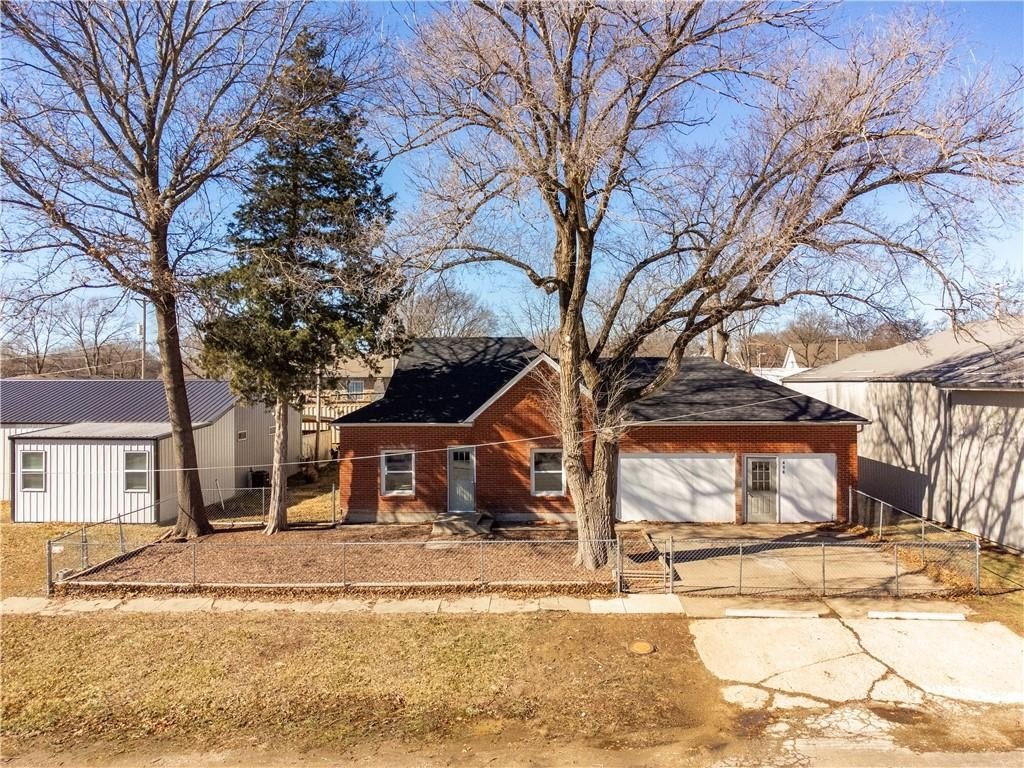 Versatile Commercial Property in Archie, MO