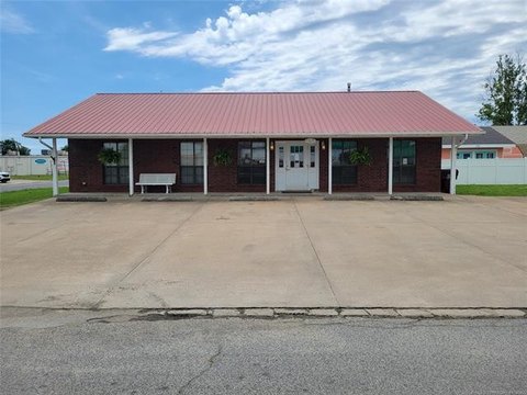 Spacious Office Building in Eufaula