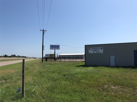Warehouse with Interstate Frontage