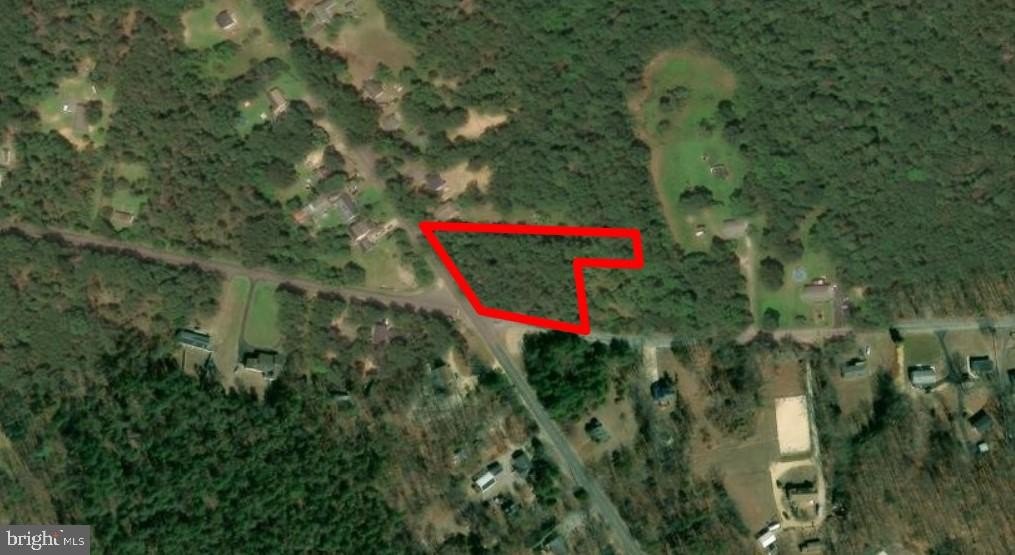 Residential Land in Quiet Neighborhood