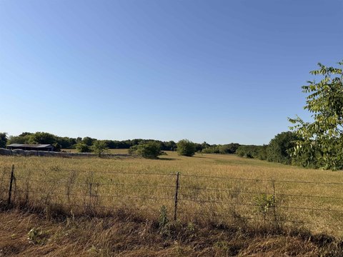 22 Acres of Grazing Land