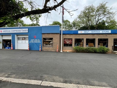 Versatile Mixed-Use Commercial Property