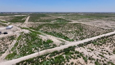 Unrestricted 1-Acre Mobile-Home Lot