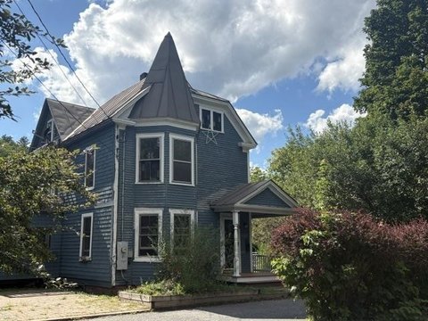 Victorian Duplex with Outdoor Spaces