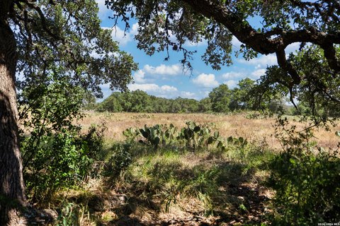 LAND - Kerrville, TX