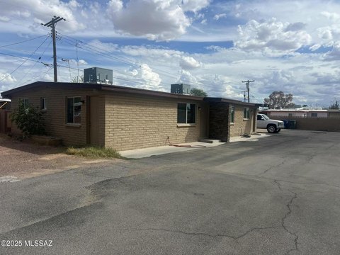 Well-Maintained Duplex in Tucson, AZ