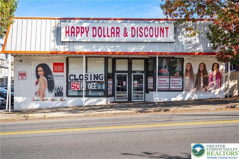 Open-Plan Retail Space