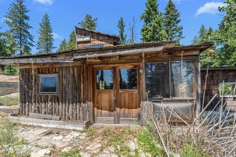 Secluded Acreage with Mountain Views