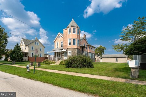 Victorian Triplex with Oversized Lot