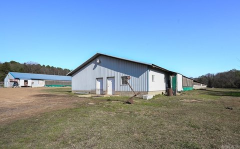 Operating Poultry Farm with Contract