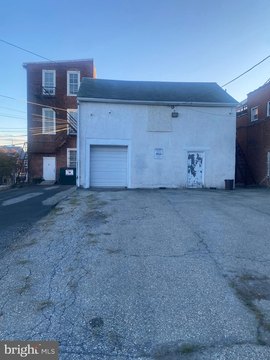 Commercial Space in Growing Area