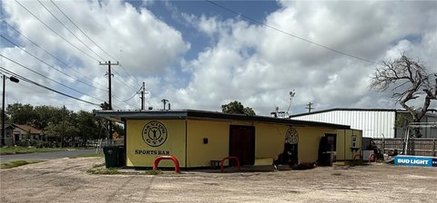 Operating Corner Bar in Corpus