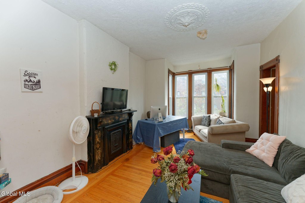 Picture 4