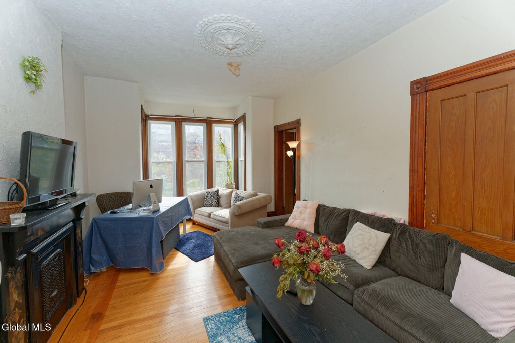 Picture 3