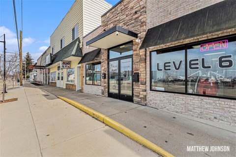 Prime Commercial Space on Lakeshore