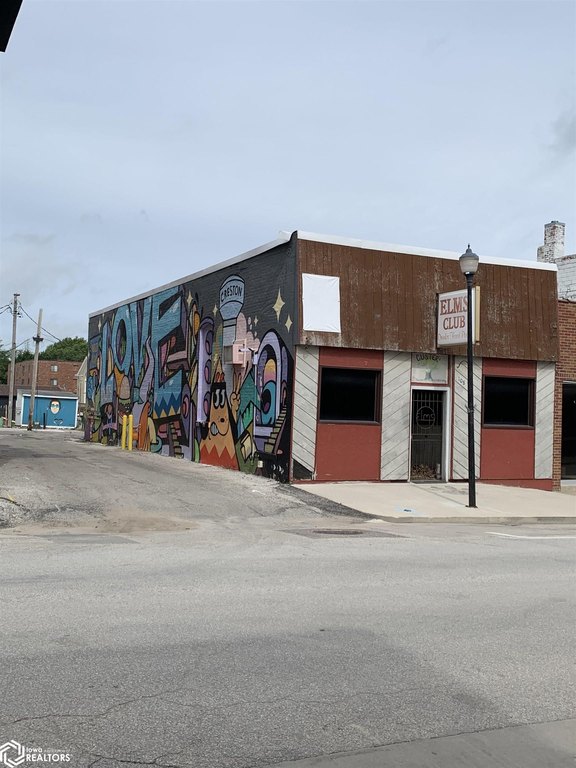 108 Elm St, Creston, IA 50801-2302