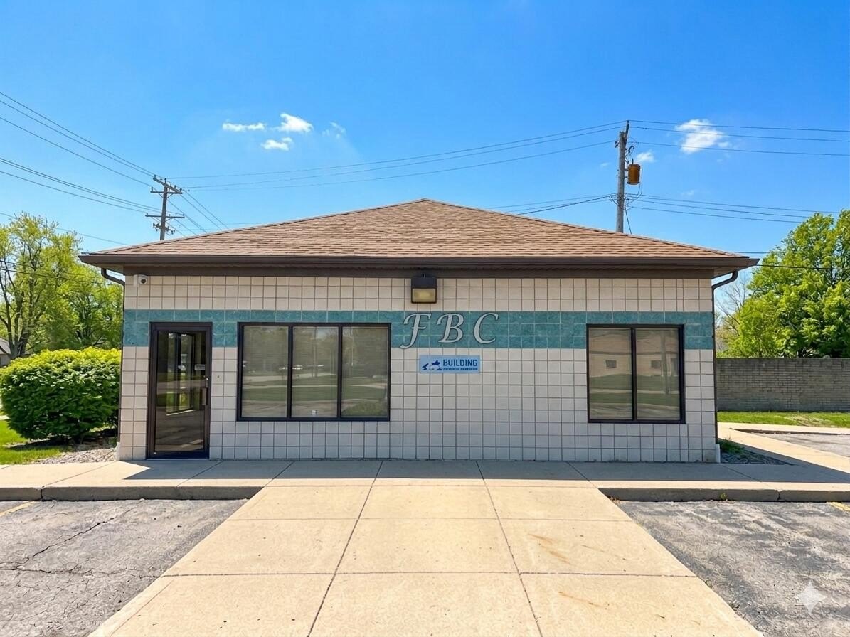 Retail/Office Building in Clinton Township