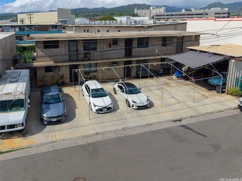 Honolulu Multifamily Building with Workshop