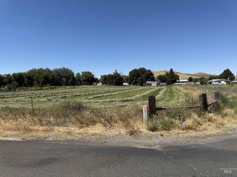 Versatile Land in Glenns Ferry
