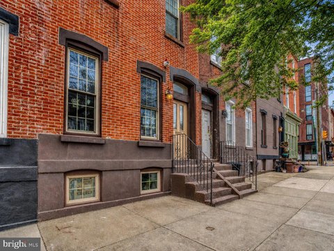Spacious Duplex with Skyline Views