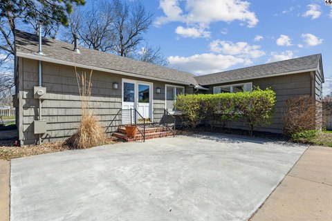 Hutchinson Office Building on Corner Lot