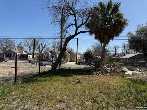 LAND - San Antonio, TX