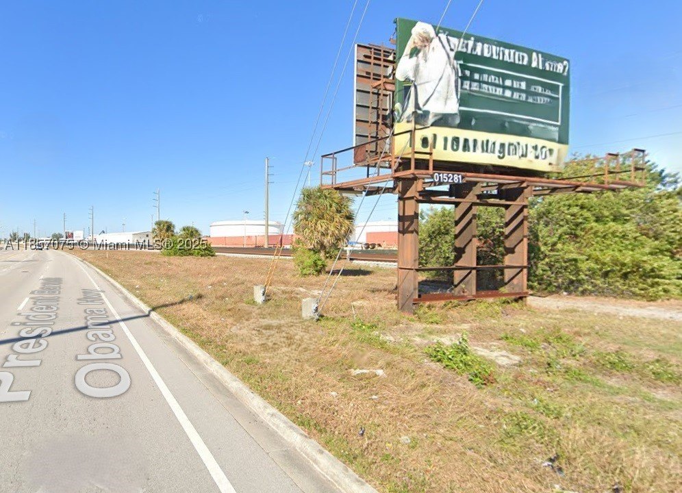Dixie Hwy, Riviera Beach, FL 33404