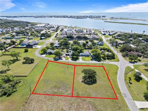 Rockport Homesite with Majestic Oak