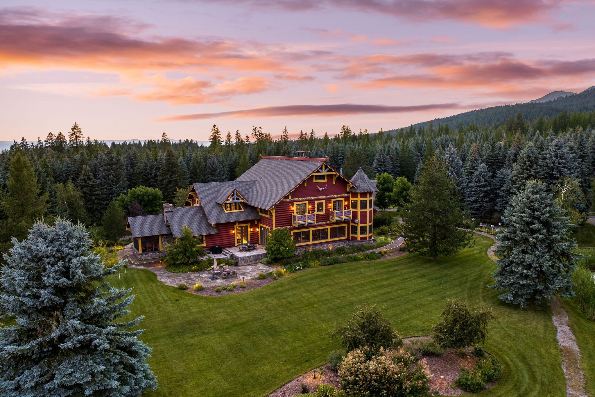 Kalispell Lodge with Multiple Homes