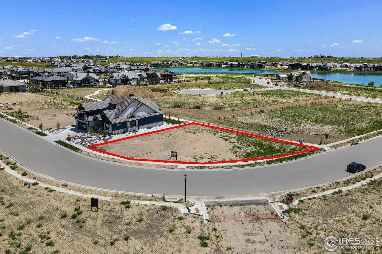 Spacious Lot in Heron Lakes