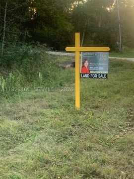 Residential Lot in Naples, FL