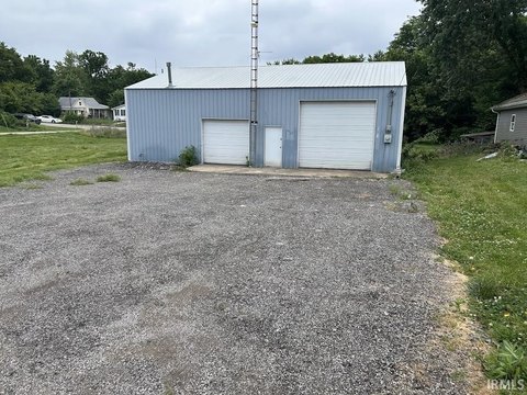 Pole Barn Workshop with Hydraulic Lift