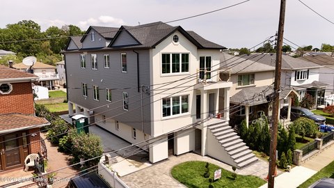 Duplex with Natural Gas and Deck