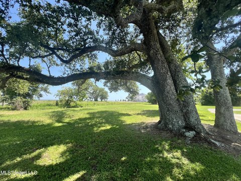 LAND - Gulfport, MS