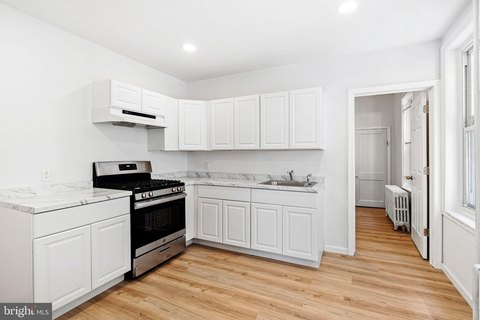 Renovated Duplex Near Woodland Avenue