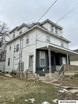 Spacious 2BR/1BA Tri-Plex