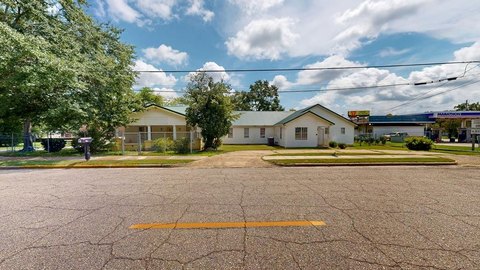 Versatile Mixed-Use Property in Dothan