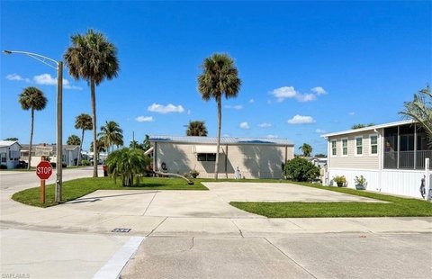 Land, NAPLES, FL