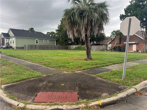 Land, Chalmette, LA