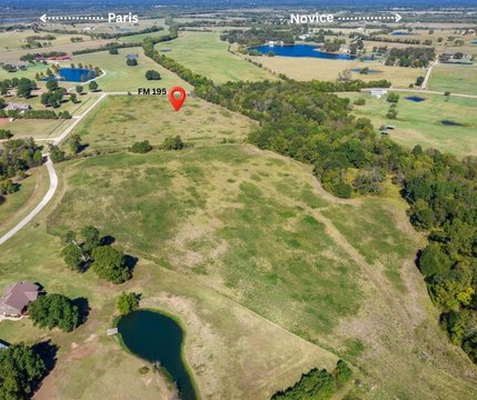 Land, Paris, TX