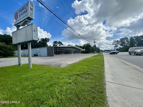 Retail/Flex Building on Highway 170