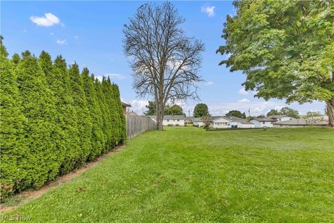 Land, Struthers, OH