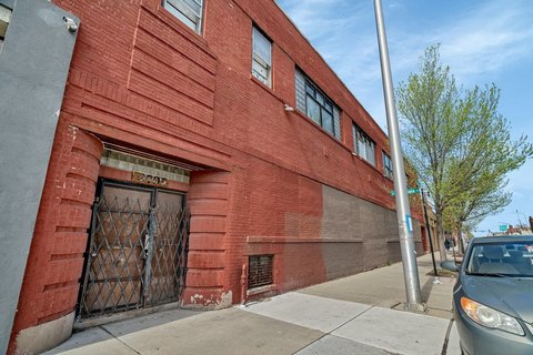 Versatile Humboldt Park Commercial Property