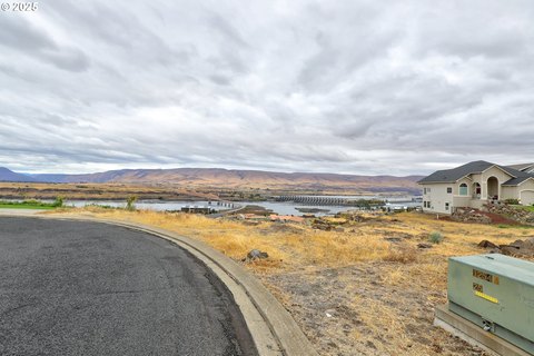 View Lot Overlooking Columbia River