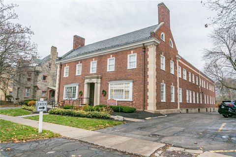 Stately Office Building in Rochester